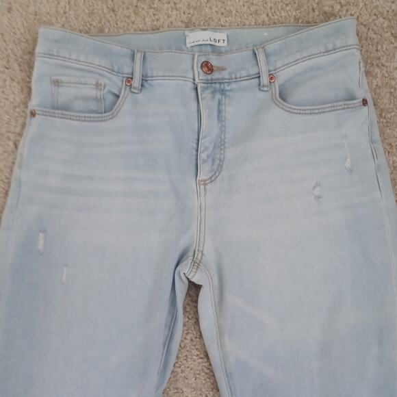 LOFT Girlfriend Mid-Rise Curvy Fit Jeans Light Indigo Size 29 - Picture 4 of 12